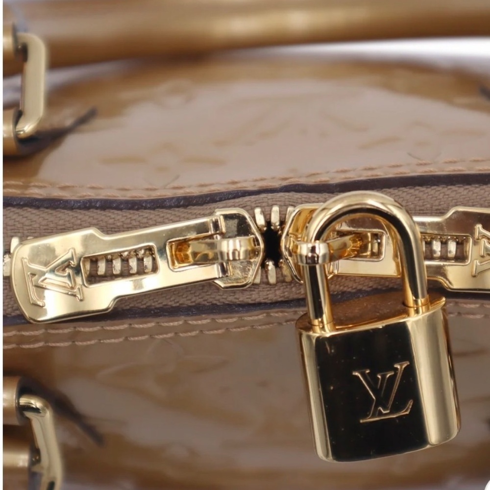 LOUIS VUITTON MONOGRAM VERNIS ALMA BB SHOULDER BAG. Includes dust bag - Picture 8 of 12